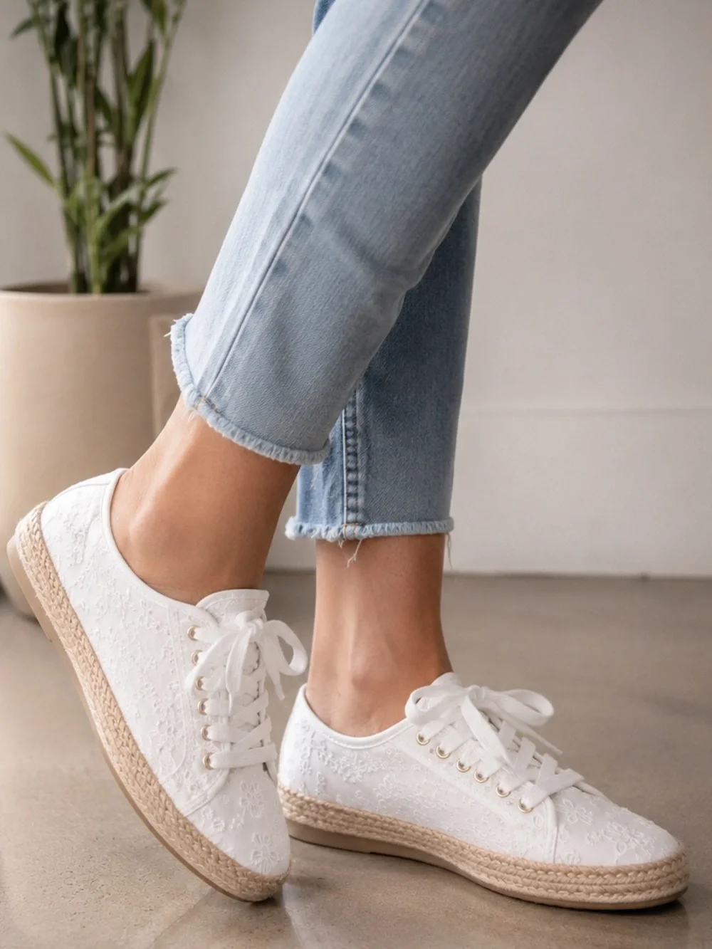 🌙✨🆕🏷️ Tommy Bahama Women’s White Floral Espadrille Sneakers Size 9